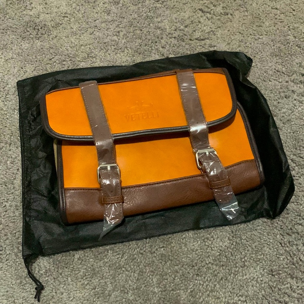 Vetelli Hanging Toiletry Bag for Men Brand New
